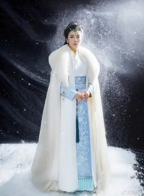 刘涛再现《琅琊榜》霓凰造型 手执长剑显侠骨风范|琅琊榜|长剑|刘涛