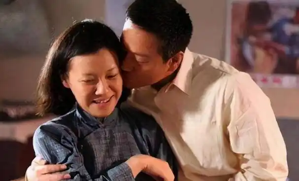 演员刘琳近照,她坚持不扮嫩,被大导演抛弃后,嫁普通老公获幸福_娱乐