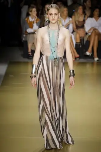 les copains(莱·卡门)于米兰时装周发布2018春夏系列时装秀