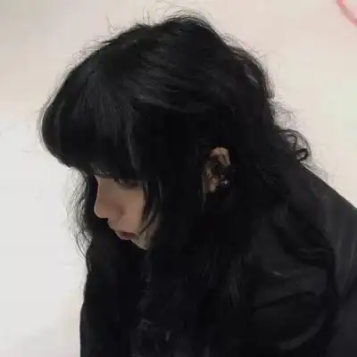 和男朋友分手后的头像女生