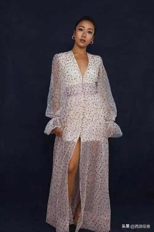 吉克隽逸——中国内地彝族流行乐女歌手