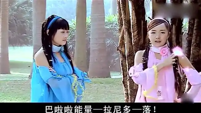 巴啦啦小魔仙:小蓝和小月的美好回忆,魔仙小月教小蓝魔法