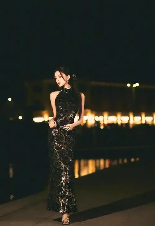 古力娜扎美照来了穿露腰装大秀a4腰颜值身材超养眼