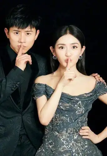 谢娜一家合照跳跳俏俏发量让人心疼看到孩子腿长都羡慕了