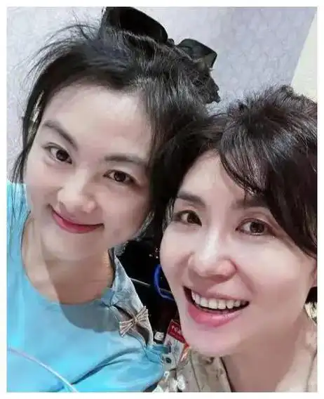 李健妻子高清照曝光气质出众与李健男才女貌完美般配