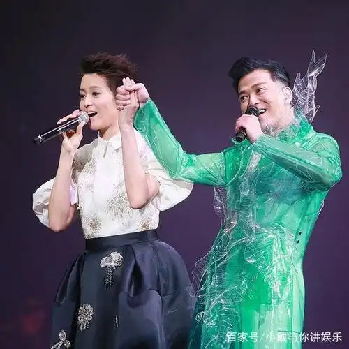 陈晓东红馆演唱会,梁咏琪牵手陈晓东合唱,妻子女儿一起来加油