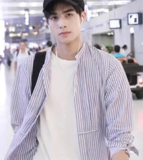 99年的宋威龙,搭档宋茜谭松韵拍戏,怎么做到毫无违和感的?