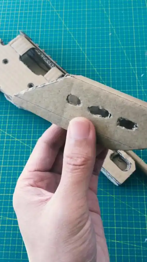 用纸板做的绝地求生awm模型(中集),超级逼真,太酷了!