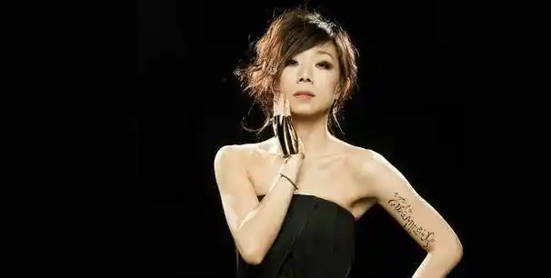 小三上位,分手谈小11岁的恋爱,54岁林忆莲仍孤身一人_李宗盛_婚姻