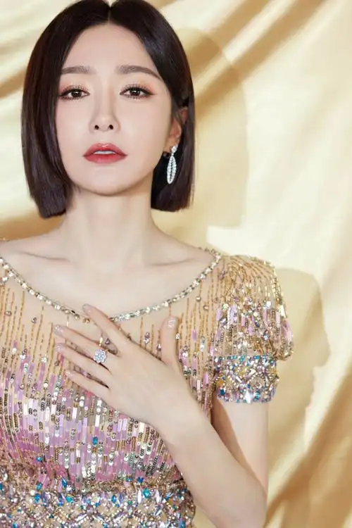 get春晚明星同款!到底是什么首饰让虞书欣的粉丝们疯狂?