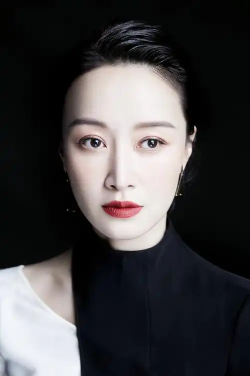 赵子琪暖春造型刚柔并济活成别人羡慕的样子