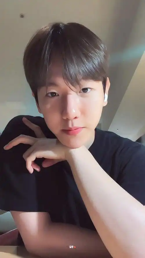 边伯贤0506生日快乐