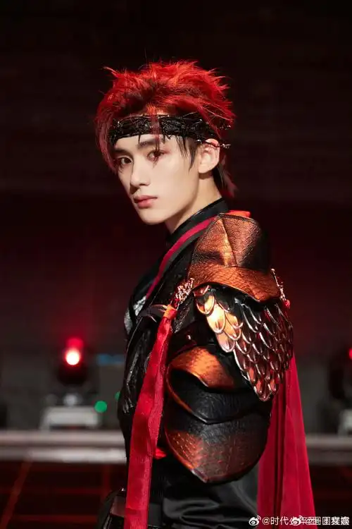 丁程鑫红发战神造型##丁程鑫红发舞台照