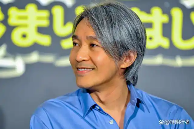 60岁周星驰近况曝光 网民叹"背影好孤独"