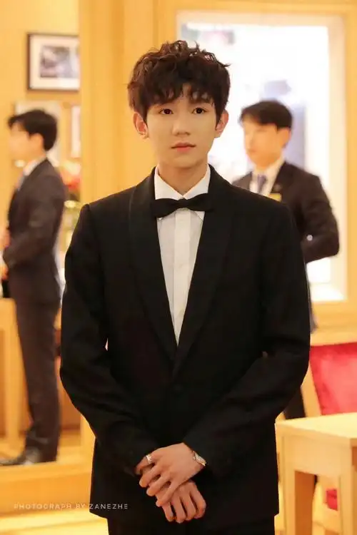 2019年7月25日在西安skp参加萧邦活动的小源#王源粉丝育苗专用##王源