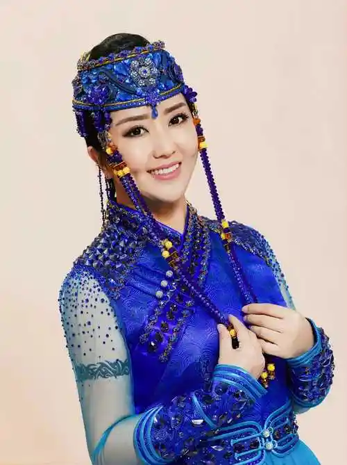 p>格格,原名蒙克其其格,8月1日出生于内蒙古自治区赤峰市克什克腾旗