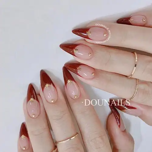 酒红法式美甲尖型美甲