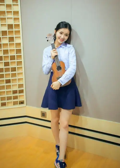 射手座血型:b型,/身高:164cm/出生地:武汉职业:,,简介:金雯昕,出生于