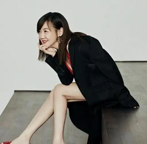 薛佳凝:分手15年后胡歌娶妻生子,她却选择出家,背后心酸无人知