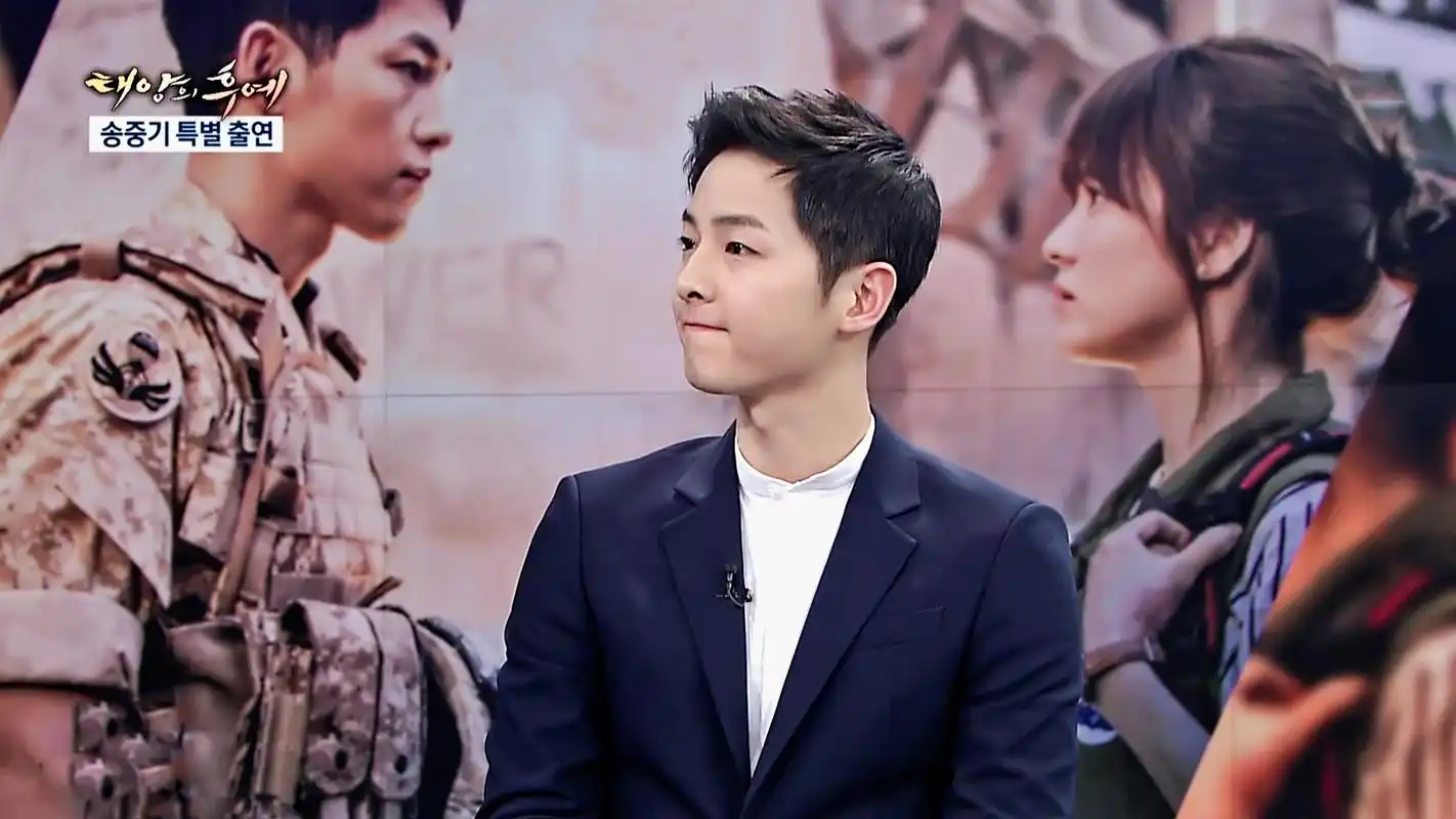 宋仲基kbs新闻访谈现场图片电脑桌面壁纸下载