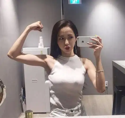 人鱼线太美韩国健身教练拥有好身材令人一见倾心