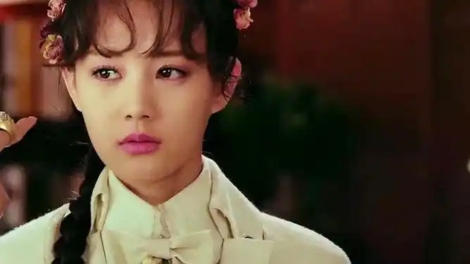 半妖倾城幽瞳为了救出倾城,竟把代表能力的金指甲全拔了