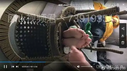 com帅哥被挠脚心,无法挣扎,想获取视频的添加我qq奥,还有很多的视频等