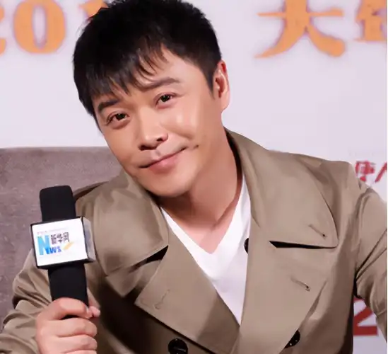 陈思诚牵手小21岁女友被拍!