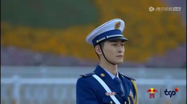 《一往无前的蓝》收官,最难忘张翰的一身军装