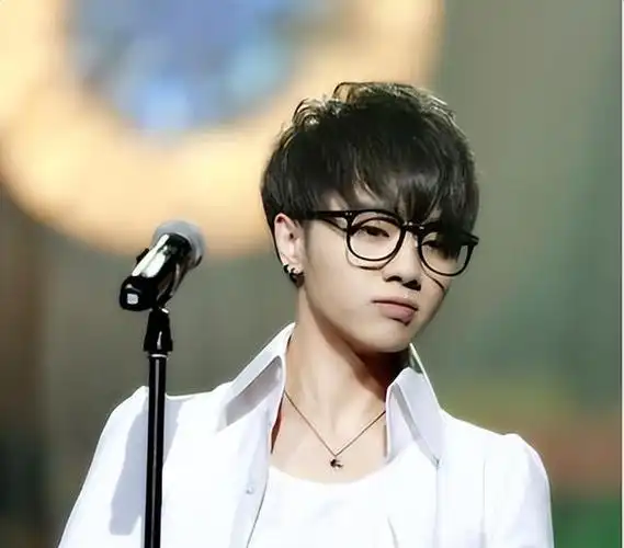 华晨宇演唱会被举报,全网暴怒:这人有病吧?