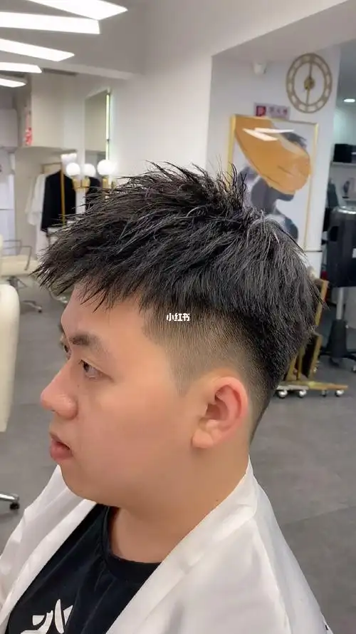 微胖男生短发