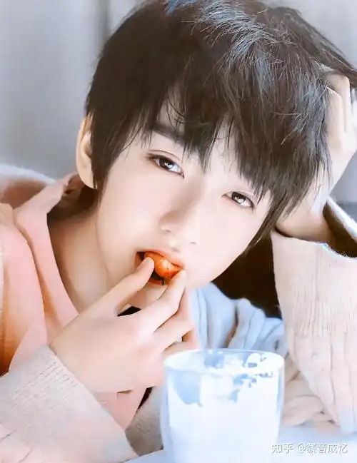 姐妹们有没有贺峻霖的可爱照片?微信头像那种?谢谢啦? - 知乎