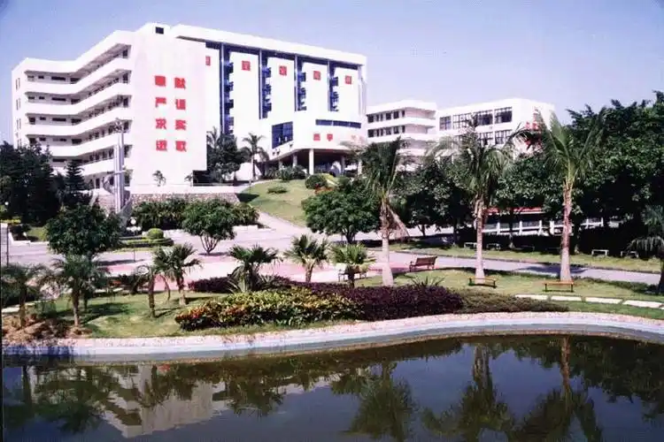 01月29日带您走进广东省东莞实验中学