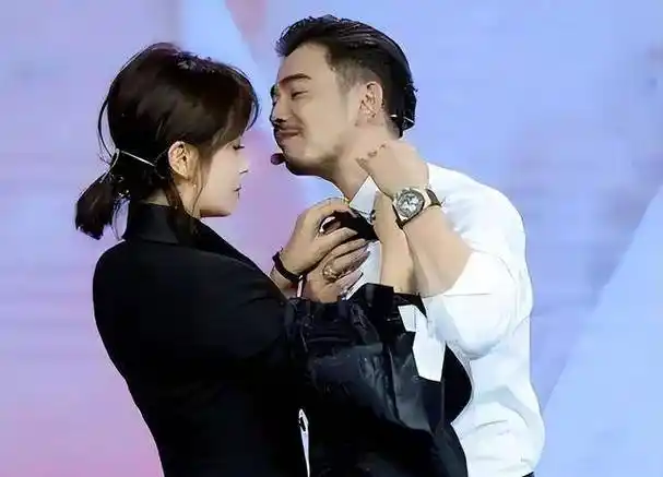 隐藏10年的妻子,竟然我们童年女神,婚后生两子,难怪看不上刘涛_杨烁