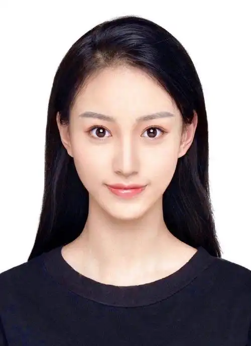 侧脸轮廓也很立体,是个氧气美女无误了