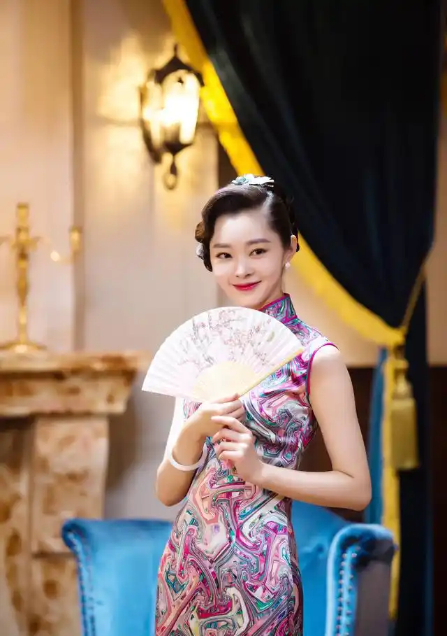 伪装者于曼丽旗袍剧照