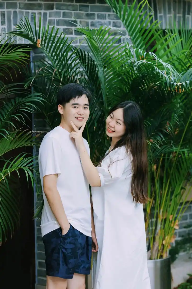 拍照一直笑得合不拢嘴#拍摄花絮 #情侣写真 #底片原图 - 抖音