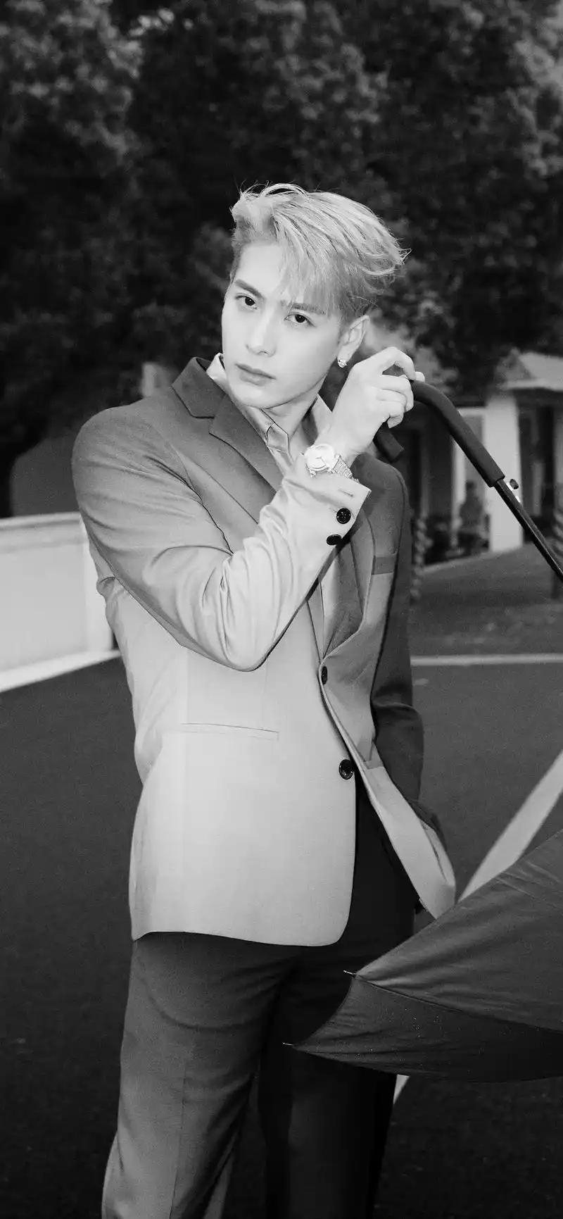 脑子里就自动有了画面.#痞帅 #王嘉尔 #壁纸手机 - 抖音