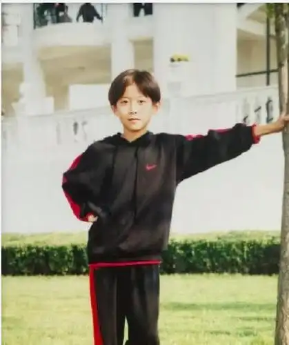 男星小时候照片,网友称肖战的忍无可忍_胡一天