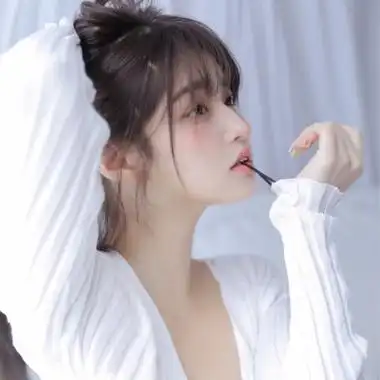 温柔/白色/干净/唯美/女头在人海里爱你 是最好的距离_女生头像_美头