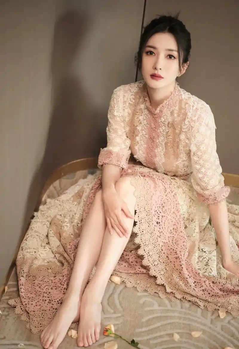 江疏影光脚丫06 #江疏影# #长假读书清单