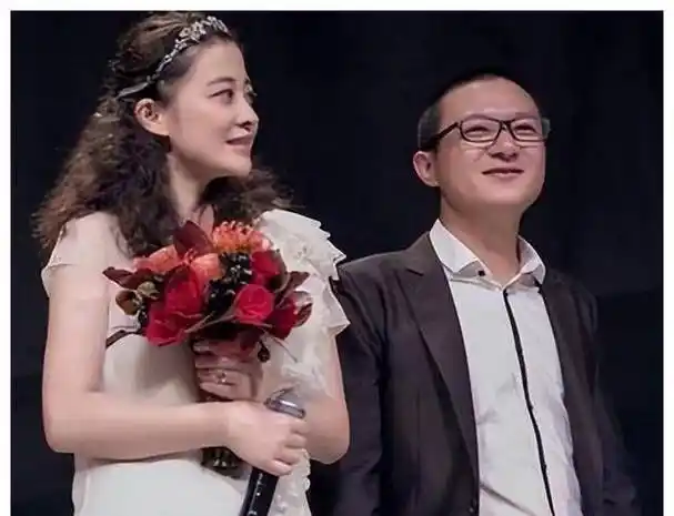 梅婷感激地说,她40岁生下第二个孩子的决定正是因为曾剑的无微不至的