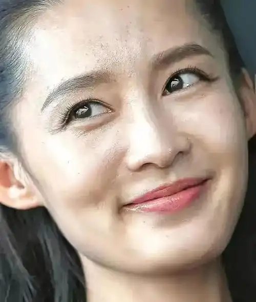 李沁看秀生图曝光,网友质疑打针了,旧照曝光证明没整容-腾讯新闻