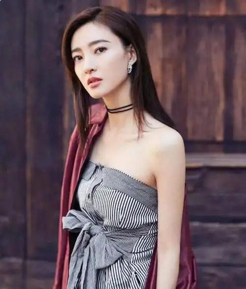 王丽坤陪伴了他8年,把最好的青春都给了他,他却转头娶了别人