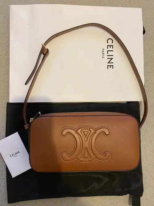 celine新款腋下包焦糖色