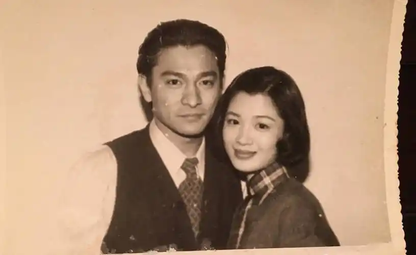 双儿依偎刘德华怀中一秒变幸福小女生图