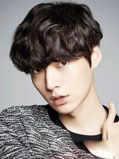 男生纹理烫发型推荐 彰显帅气个性