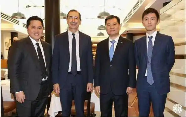 张康阳真的很帅,小伙前途无限.