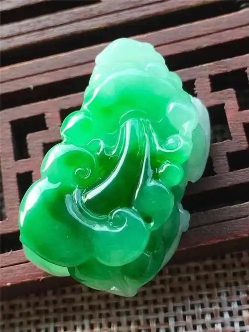 简安翡翠老坑天然a货冰透辣绿招财大貔貅翡翠吊坠精美靓丽男女款