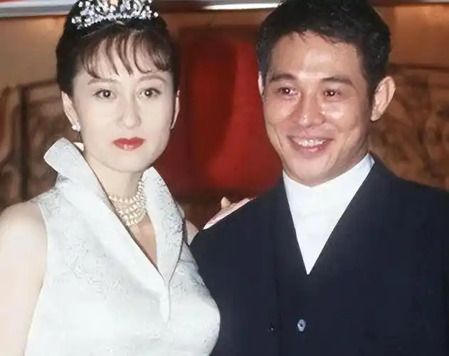 利智:"迷倒"赌王何鸿燊,嫁二婚李连杰得20亿财产,现状如何?